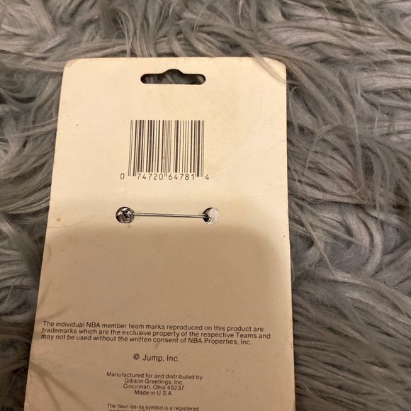 VINTAGE BUTTON - Picture 2 of 3